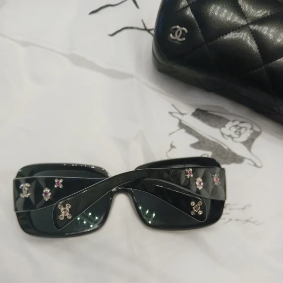 Authentic Chanel crystal sunglasses. - Picture 3 of 16